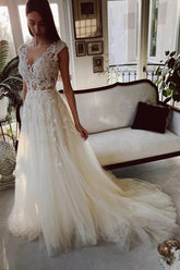 Ivory Tulle A-line Court Train Wedding Dresses With Lace Appliques